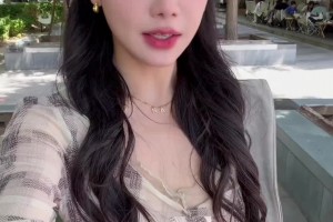 就这口拌面这么下酒！美娜：来看看“53岁”女主持人下班后的快乐
